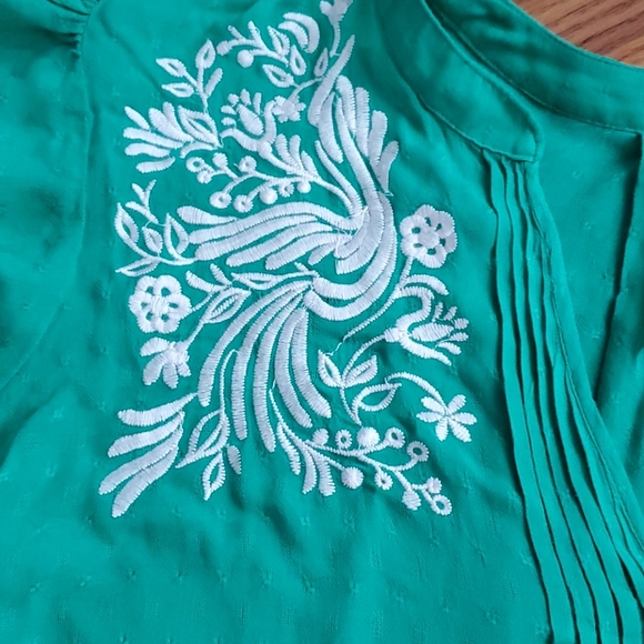 Beautiful plus size v neck top - Picture 4 of 4